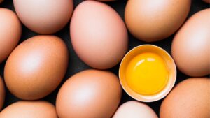 1 quả trứng gà bao nhiêu protein với quả lớn khoảng 50 g