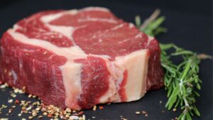 100g thịt bò bao nhiêu protein khi sống và chín
