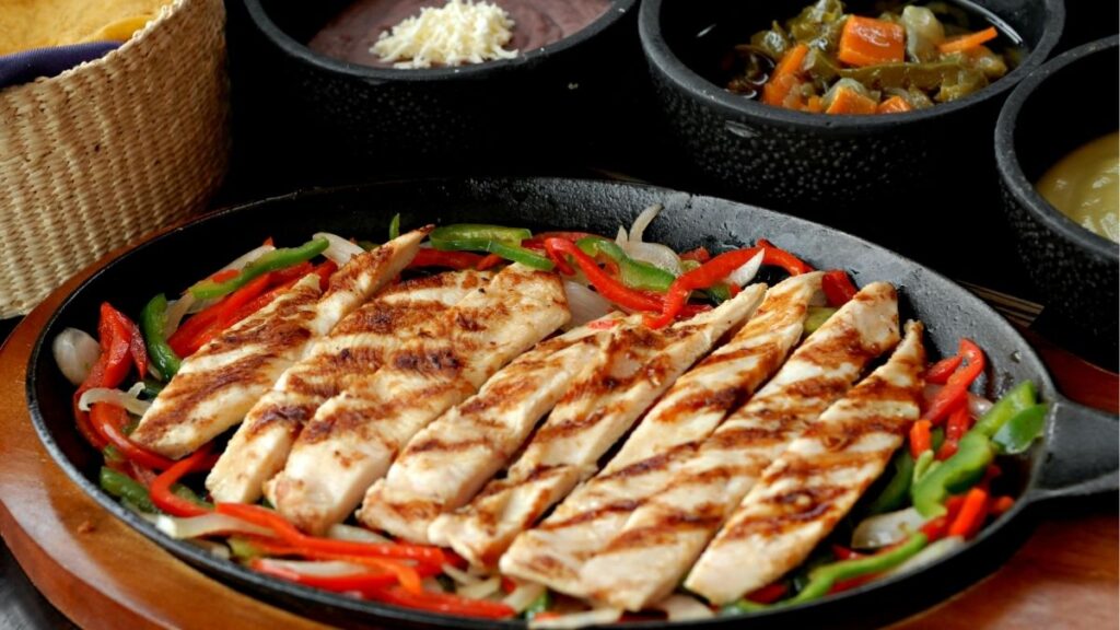 100g ức gà bao nhiêu protein? Cách tính khi sống và chín 13 Công thức tính protein theo khối lượng ức gà