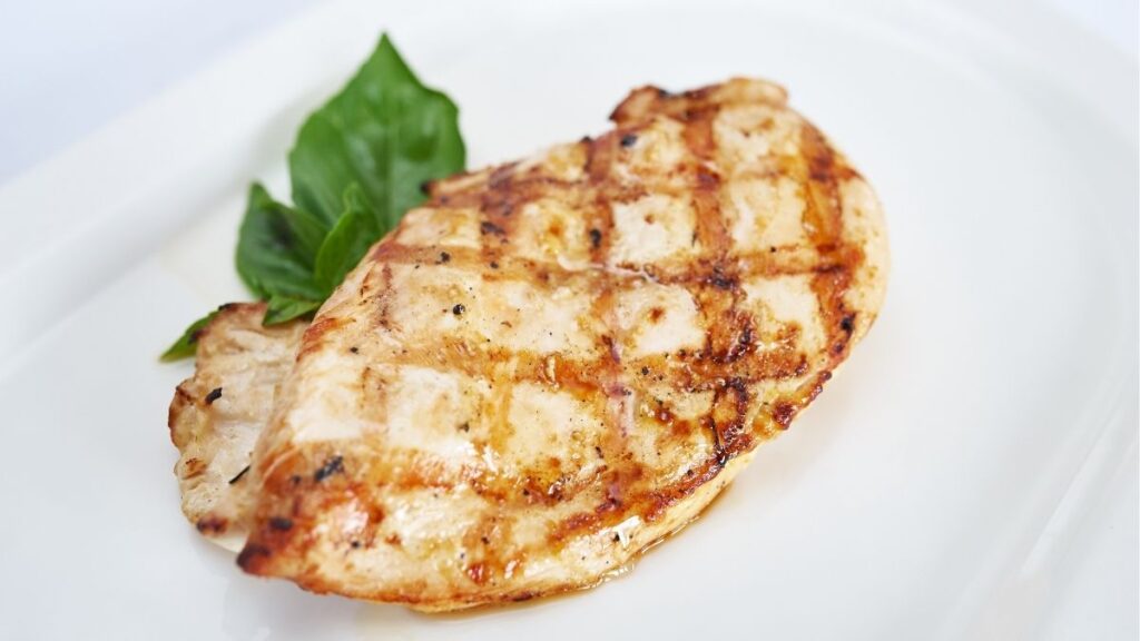 100g ức gà bao nhiêu protein? Cách tính khi sống và chín 14 Một miếng ức gà bao nhiêu protein theo trọng lượng