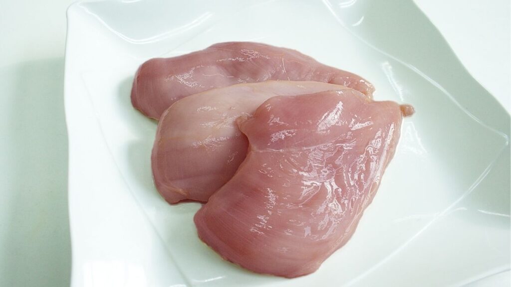 100g ức gà bao nhiêu protein? Cách tính khi sống và chín 7 Nên cân ức gà trước hay sau khi nấu để tính protein
