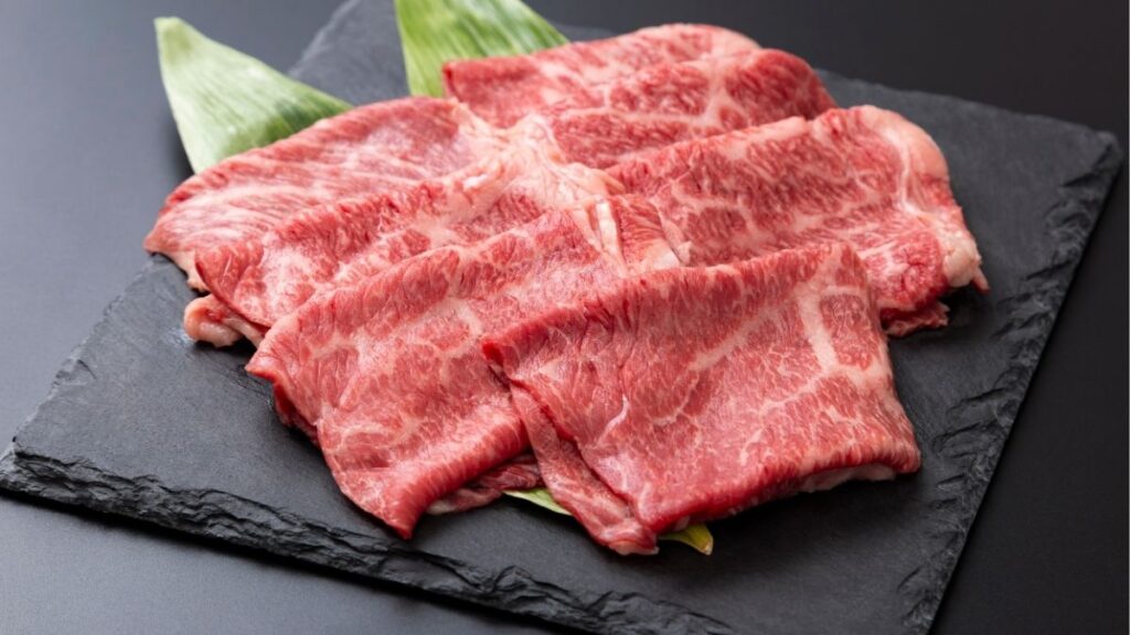 100g Thịt Bò Bao Nhiêu Protein? Cách Tính Khi Sống Và Chín 6 So sánh protein trong thăn bò bắp bò nạc vai và ribeye
