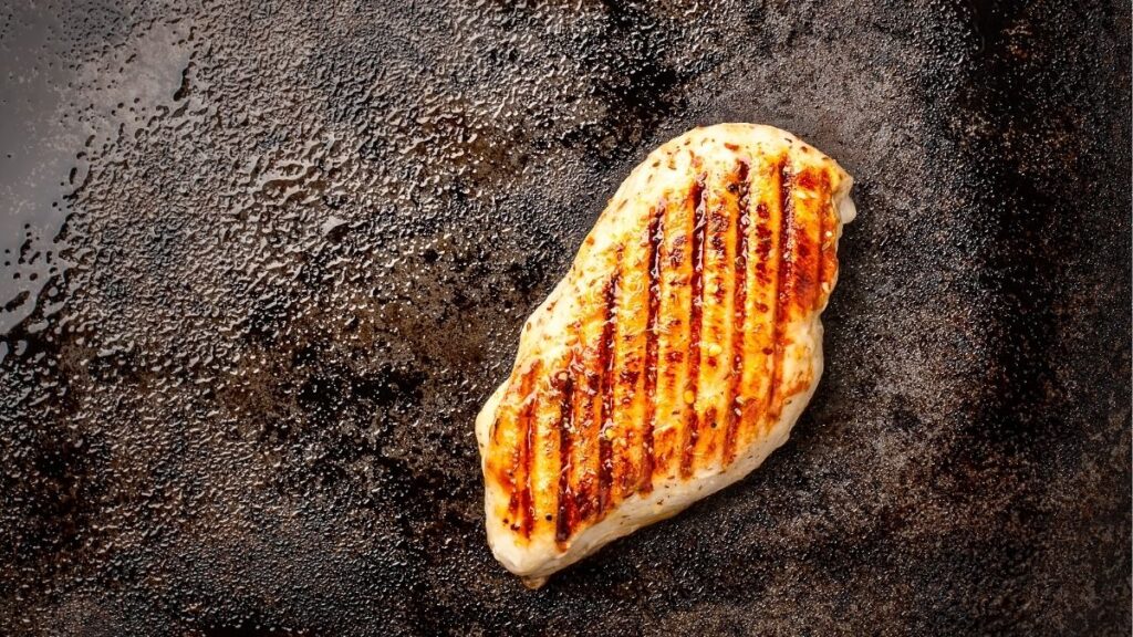 100g ức gà bao nhiêu protein? Cách tính khi sống và chín 15 Ức gà luộc nướng áp chảo có khác lượng protein không