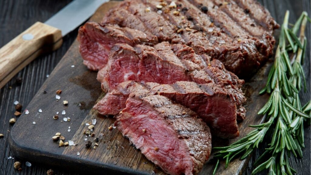 100g Thịt Bò Bao Nhiêu Protein? Cách Tính Khi Sống Và Chín 7 Tỷ lệ nạc và mỡ ảnh hưởng đến protein trong thịt bò